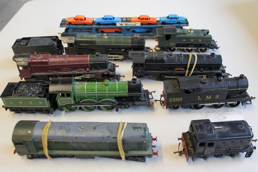 MODEL RAILWAY - a collection of x4 boxes of model railway related items to include unboxed rolling - Image 2 of 7