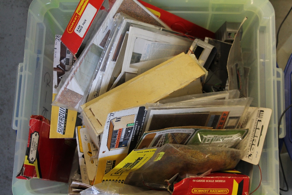 MODEL RAILWAY - a collection of x4 boxes of model railway related items to include unboxed rolling - Image 4 of 7