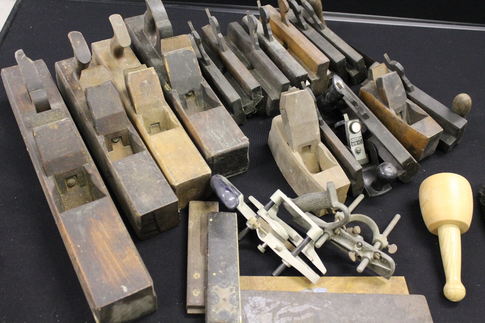 VICTORIAN WOODWORKING TOOLS - a selection of x19 moulding and smoothing woodworking planes of