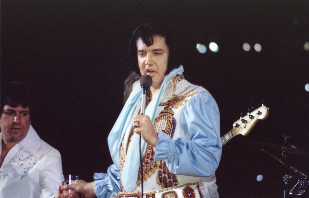 ELVIS PRESLEY - Elvis' famous double headed eagle "Russian Tsar" crest claw ring.  This unique - Image 20 of 47