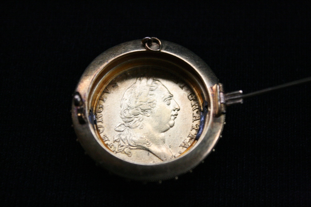 ENAMELLED GOLD GUINEA GEORGE III MOURNING BROOCH-  a George III gold guinea enamelled (slight chip - Image 3 of 3