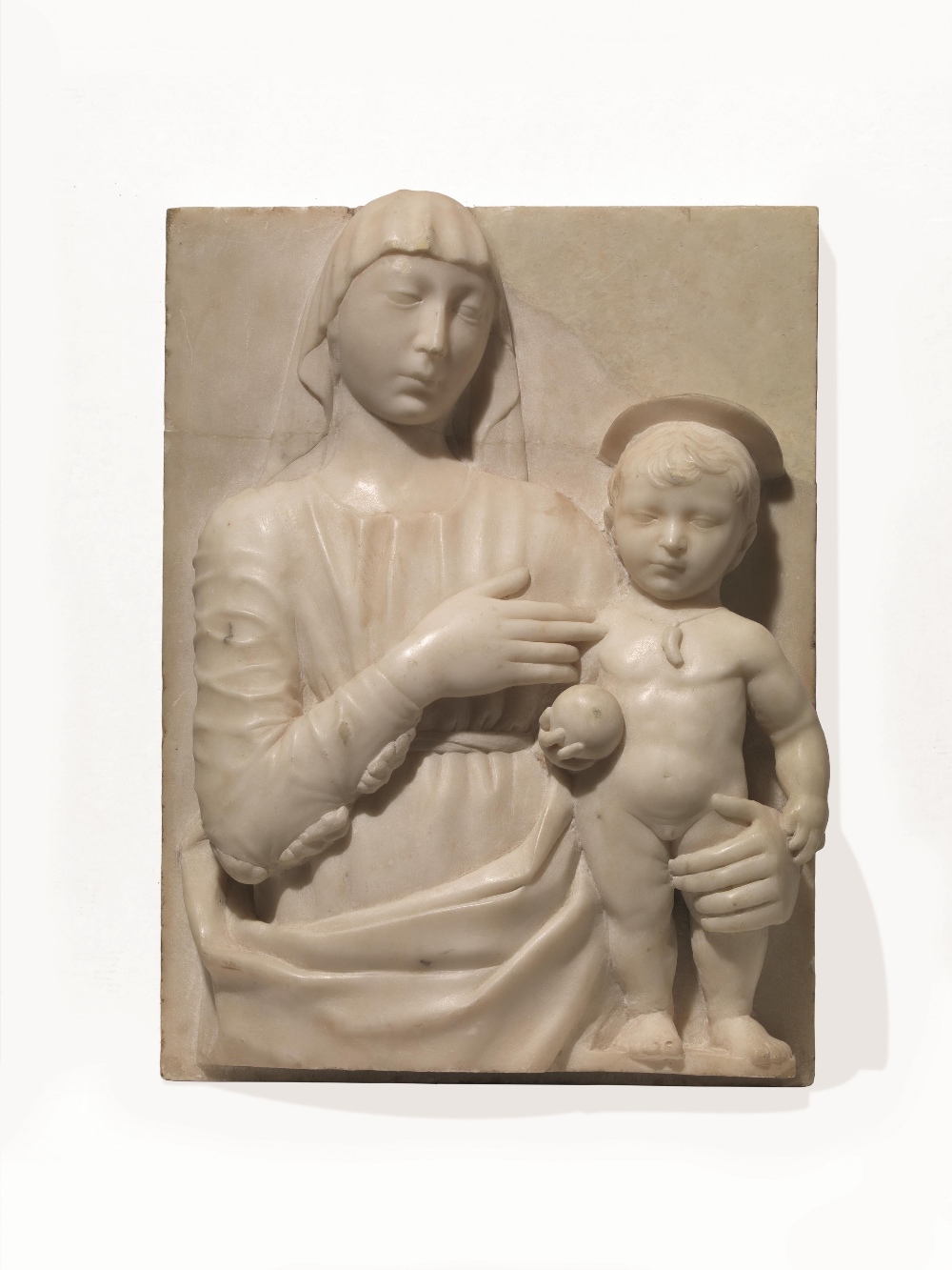 Scultore della fine del XV secolo MADONNA COL BAMBINO bassorilievo in marmo, cm 46,5x34,5 ridotto