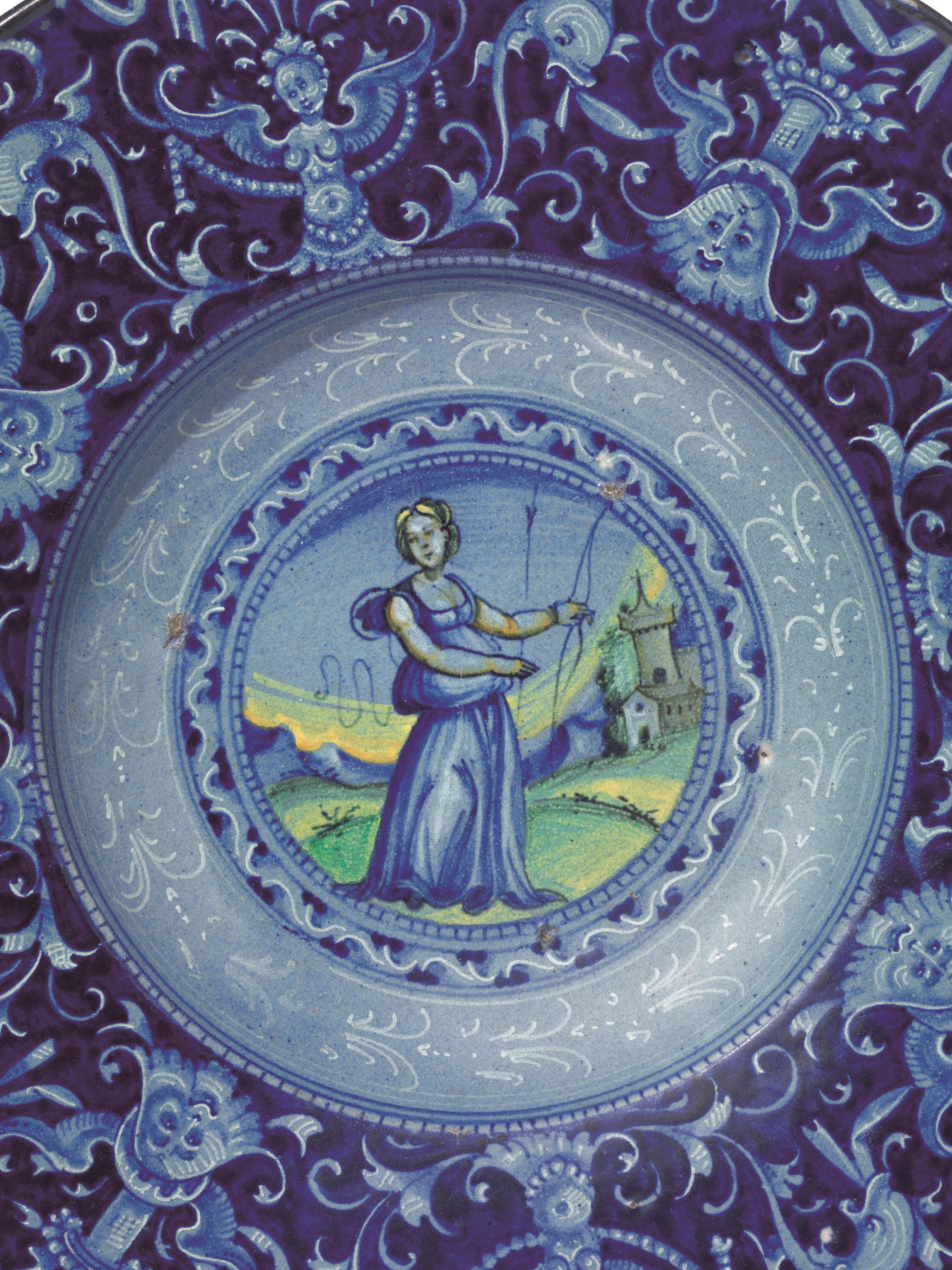 PIATTO, FAENZA, 1530-1540 CIRCAin maiolica integralmente ricoperto da smalto “berettino”, profondo - Image 4 of 4