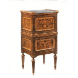 PICCOLO SECRETAIRE, ATTRIBUITO A GIUSEPPE MAGGIOLINI, MILANO, FINE DEL SECOLO XVIII in noce