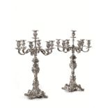 COPPIA DI GRANDI CANDELABRI, SECOLO XXin argento sterling, fusto a balaustro decorato da festoni