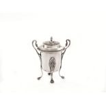 ZUCCHERIERA, GENOVA, 1830 CIRCAin argento, coppa poggiante su quattro piedini a zampa ferina uniti