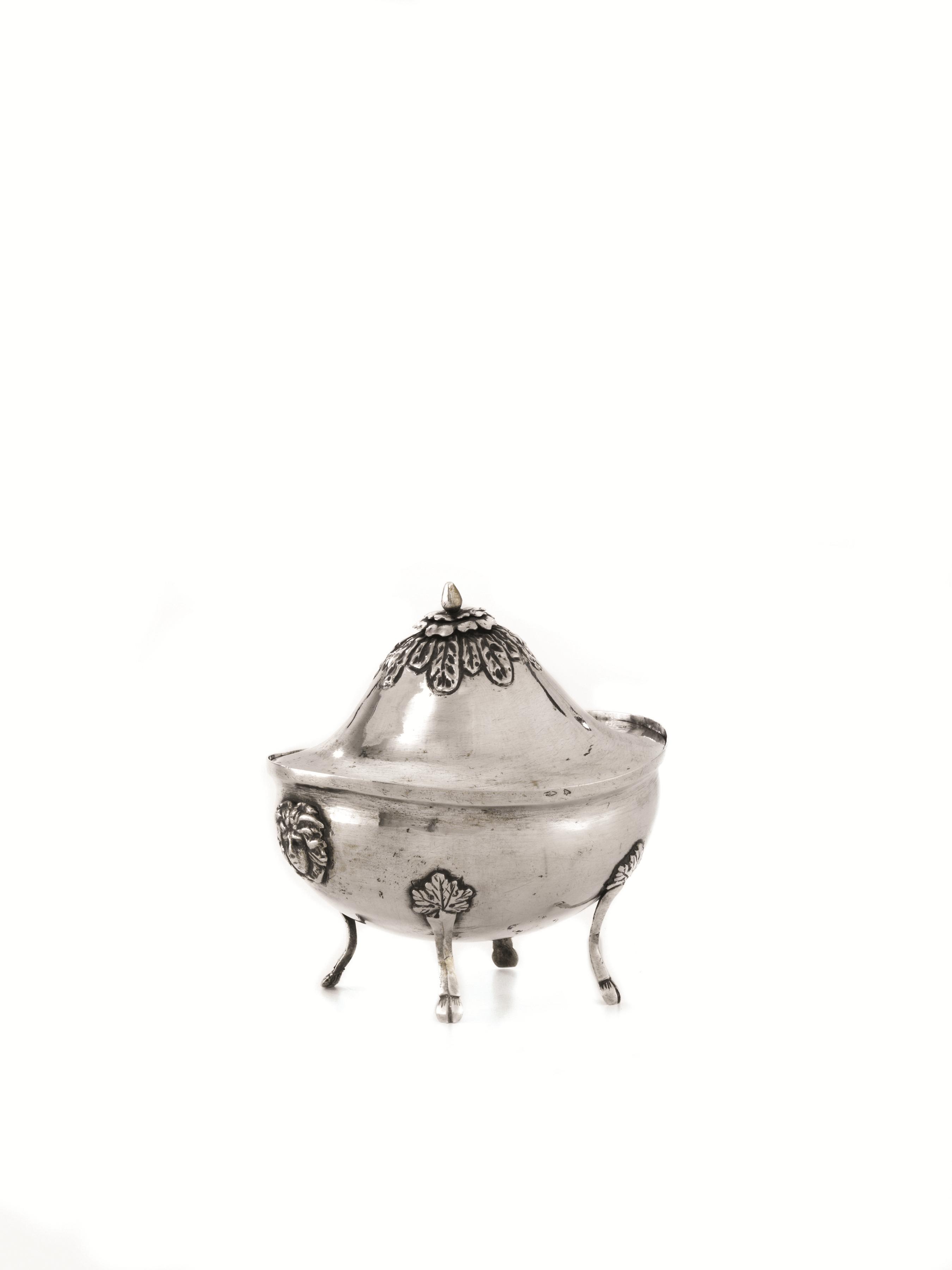 ZUCCHERIERA, BRESCIA, 1820 CIRCAin argento di forma ovoidale, quattro piedini uniti al corpo da