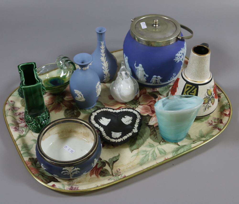 A tray of ceramics and glass to include