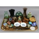 A tray lot of various collectables to in