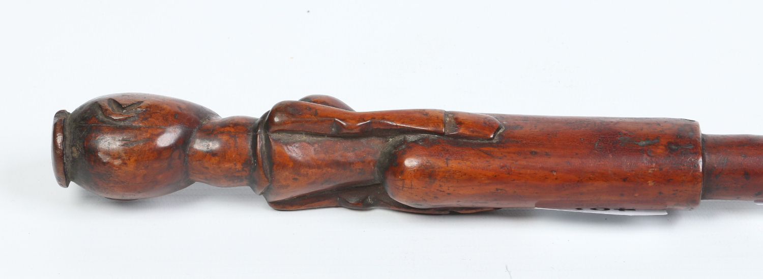 An African carved hardwood staff with wirework grip and carved to the top with a female figure in - Image 4 of 7