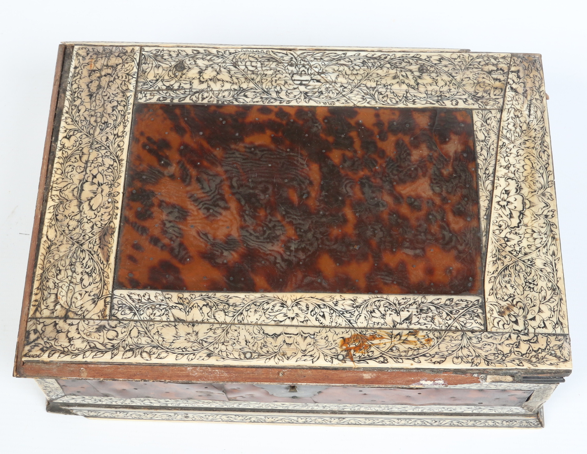 A nineteenth century Anglo Indian tortoiseshell and ivory casket. With foliate penwork decoration - Image 7 of 8
