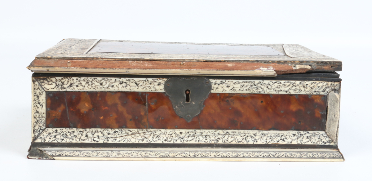 A nineteenth century Anglo Indian tortoiseshell and ivory casket. With foliate penwork decoration - Image 2 of 8