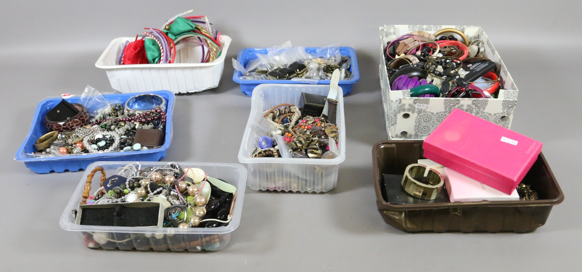 Seven trays of assorted costume jewellery mostly beads, bangles, earrings, etc. - Image 2 of 2