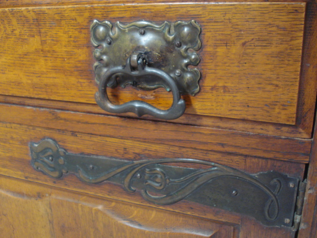 Art Nouveau Oak Sideboard with Brass Decorative Handles & Hinges - Image 3 of 3