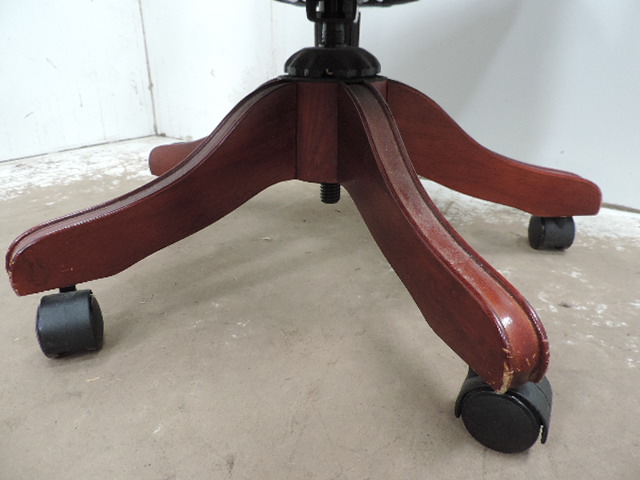 Reproduction Deep Button Oxblood Leather Upholstered Captain's Chair on Tripod Base - Image 3 of 3