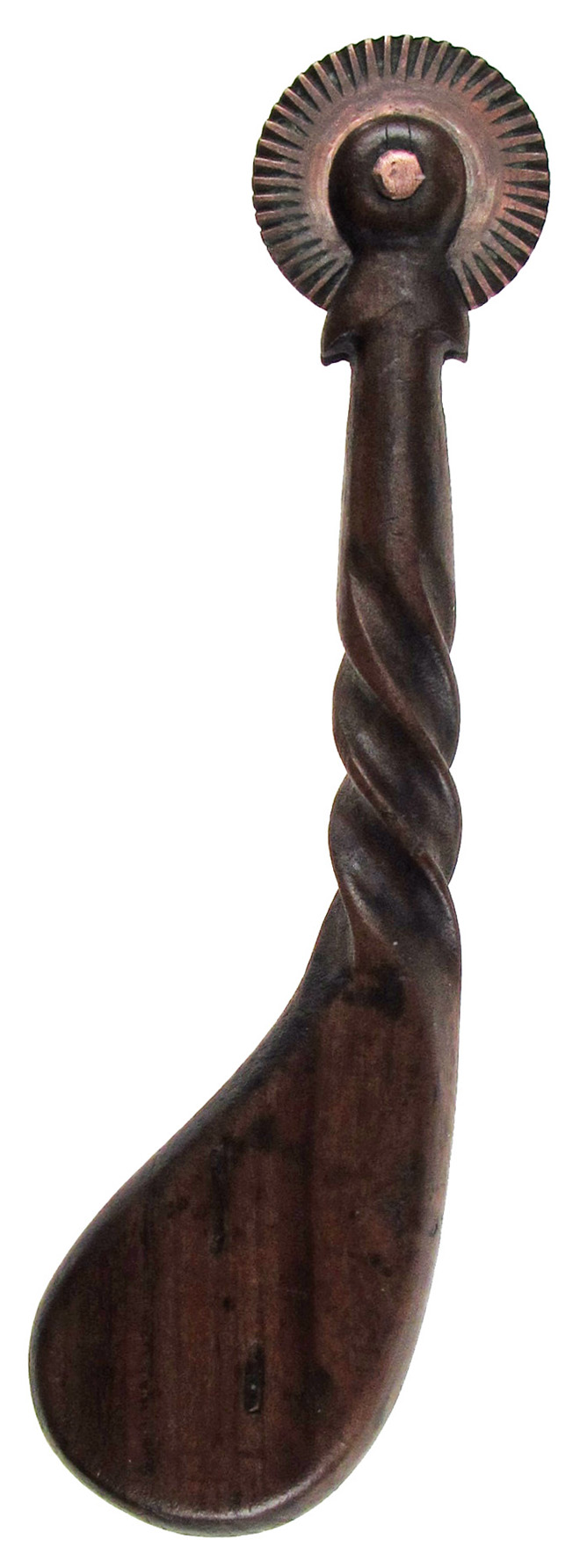 A 19TH/20TH CENTURY PASTRY JIGGER with copper wheel and spirally-carved curved oak handle,