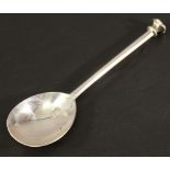 A REPRODUCTION SILVER 'PUDSEY' SPOON with Tudor rose seal top, the ovoid bowl with Queen Elizabeth