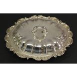 A LATE 19TH/EARLY 20TH CENTURY AMERICAN STERLING ENTREE DISH of moulded oval form with lift-off