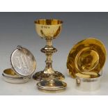 Silver gilt communion set, Jones & Willis, London 1894, of a ciborium set with split pearls,