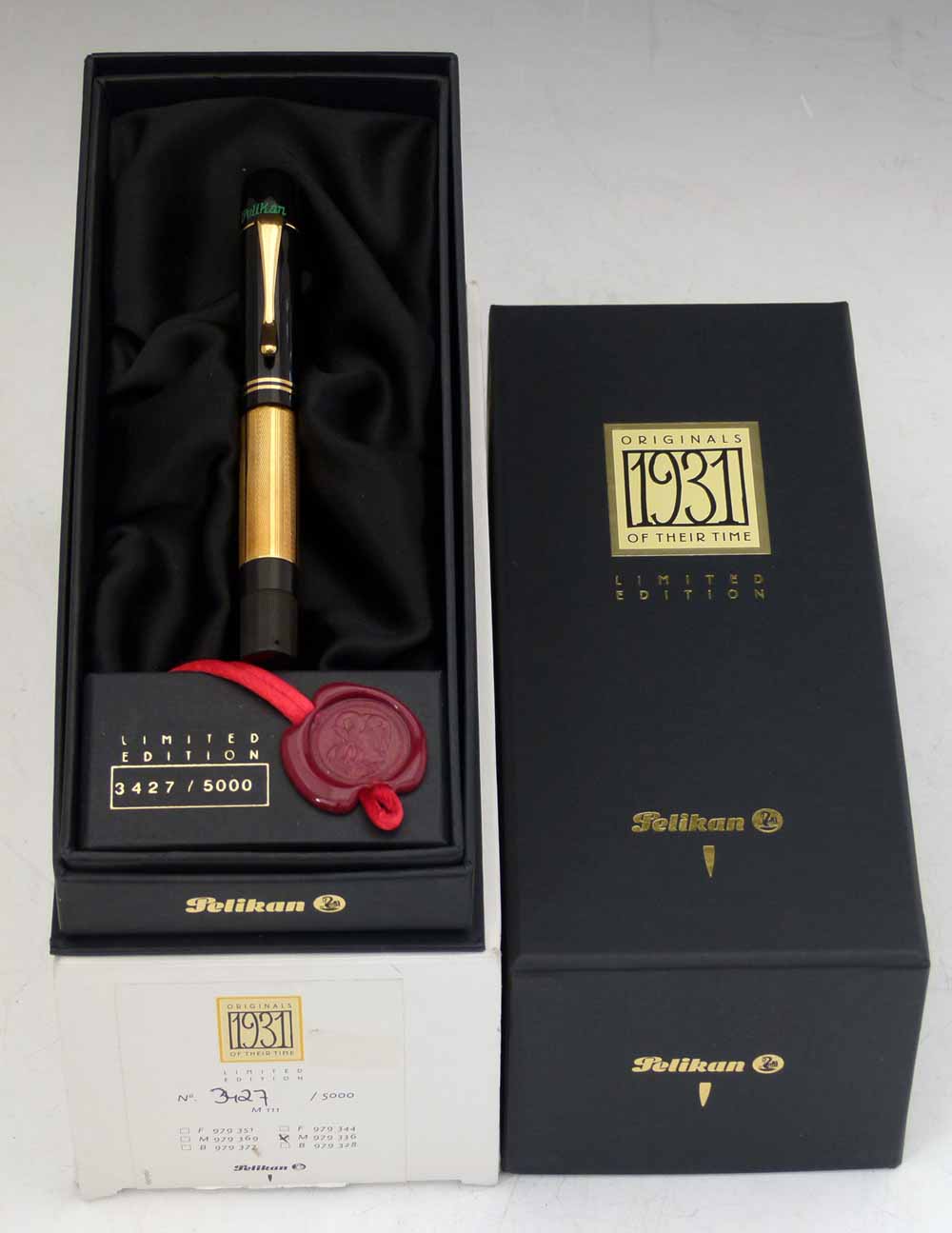 Pelikan 1931 limited edition fountain pen, 3427/5000, black body with a gold sleeve stamped Au750