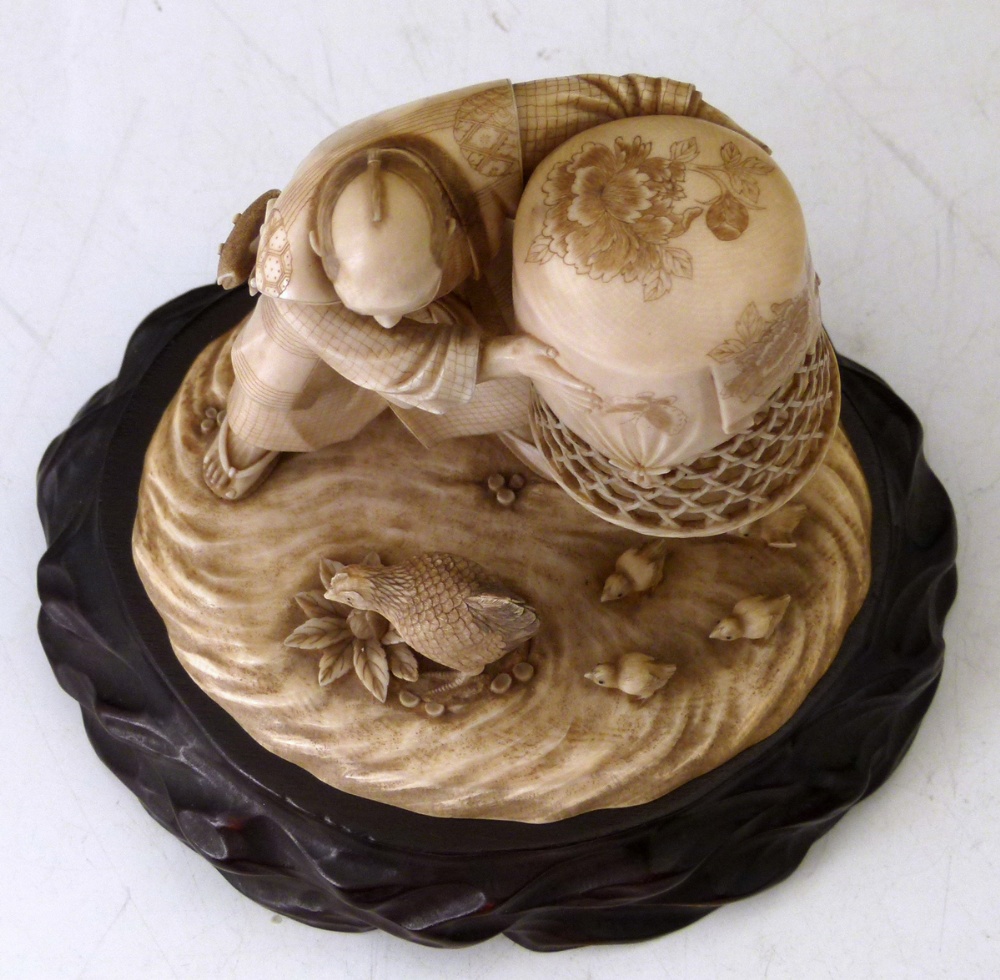 Japanese ivory okimono of a farmer holding a basket above a hen and chicks, Meiji period, signed - Image 4 of 10