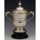 Silver two-handled lidded trophy cup, Goldsmiths & Silversmiths London 1926, engraved with the