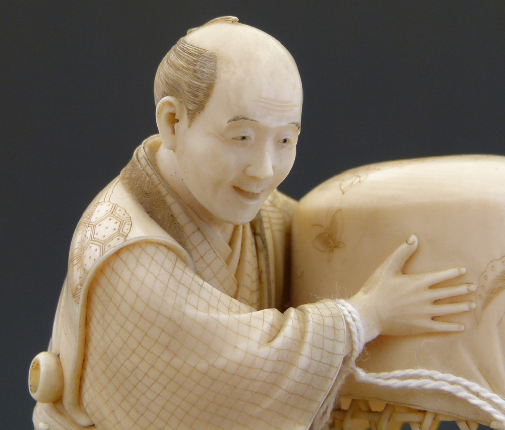 Japanese ivory okimono of a farmer holding a basket above a hen and chicks, Meiji period, signed - Image 3 of 10