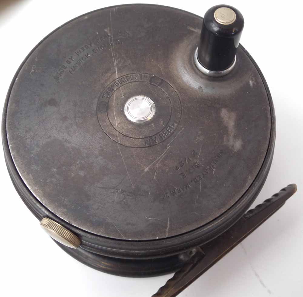 Hardy Perfect 3 1/2 fly reel with original box and leaflet. Condition report: The reel has wear - Image 6 of 10