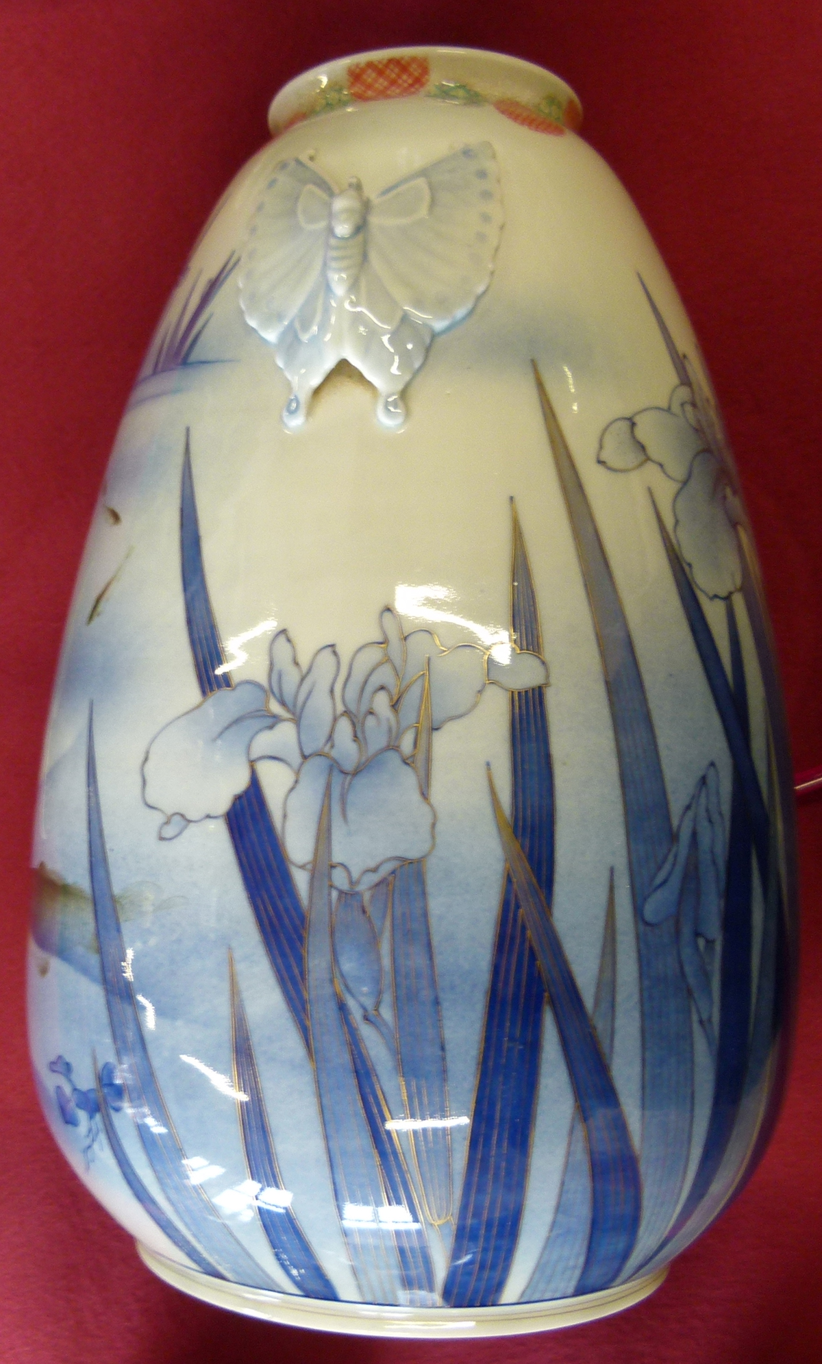 Japanese Fukugawa Nishikide Wara pear shaped large vase, 20th century, decorated with carp in a - Image 5 of 8