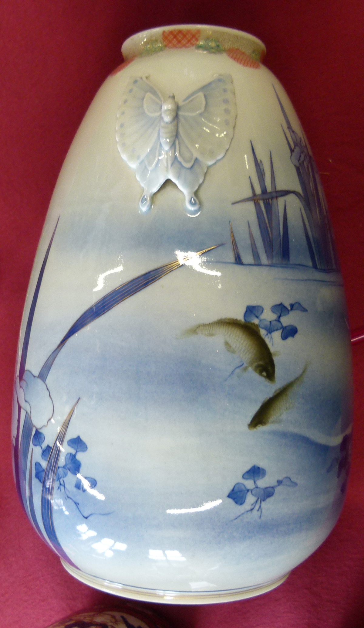 Japanese Fukugawa Nishikide Wara pear shaped large vase, 20th century, decorated with carp in a - Image 7 of 8