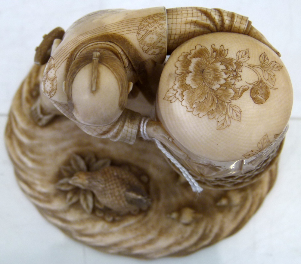 Japanese ivory okimono of a farmer holding a basket above a hen and chicks, Meiji period, signed - Image 10 of 10