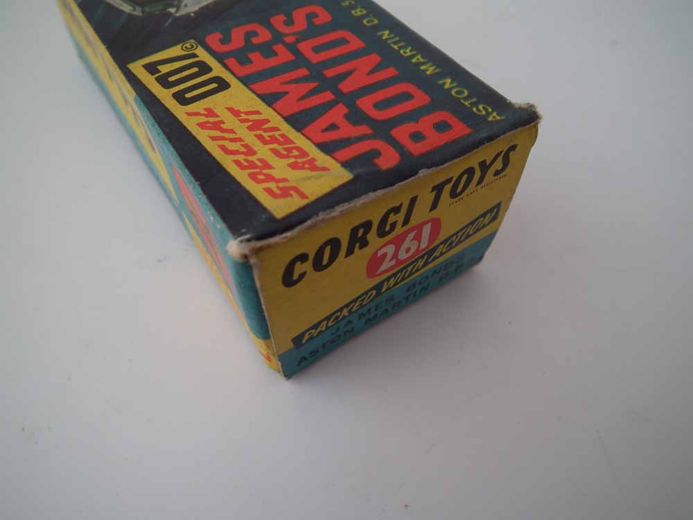 Corgi boxed James Bond's 007 Aston Martin D.B.5 model 261, with villain and sealed secret - Image 6 of 10