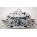 Worcester lidded oval butter dish and stand circa 1770,   painted with Mansfield pattern in