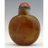 Russet and grey agate snuff bottle, the flattened ovoid body with characteristics in the shape of