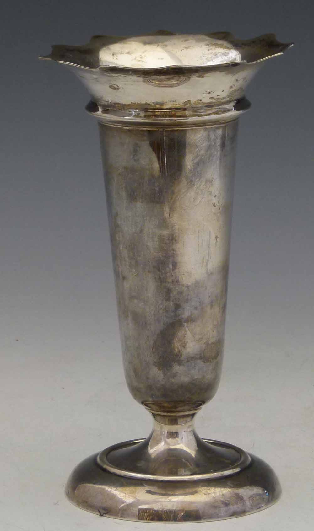 Silver posy vase, Birmingham 1927, height 18cm..