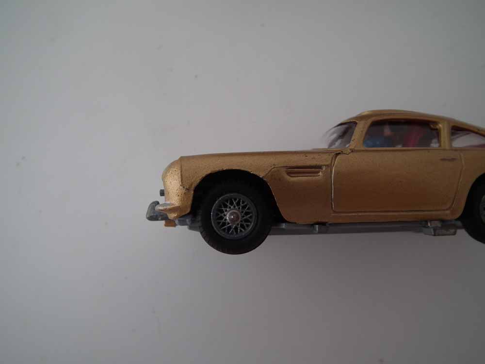 Corgi boxed James Bond's 007 Aston Martin D.B.5 model 261, with villain and sealed secret - Image 3 of 10