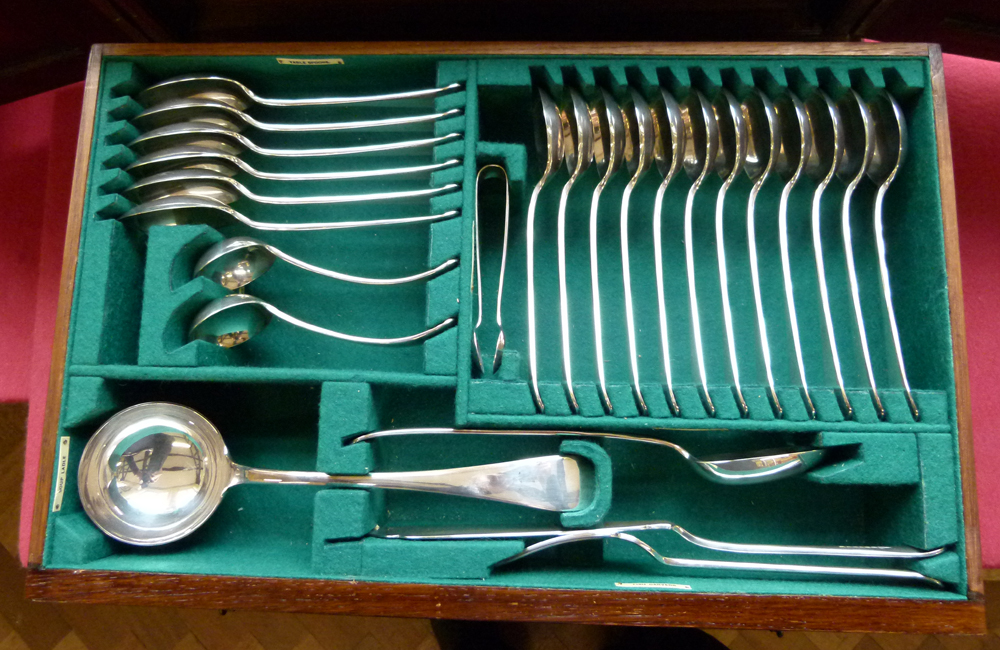 Walker & Hall electro-plated canteen of old English flatware for twelve place settings in a table - Image 8 of 12