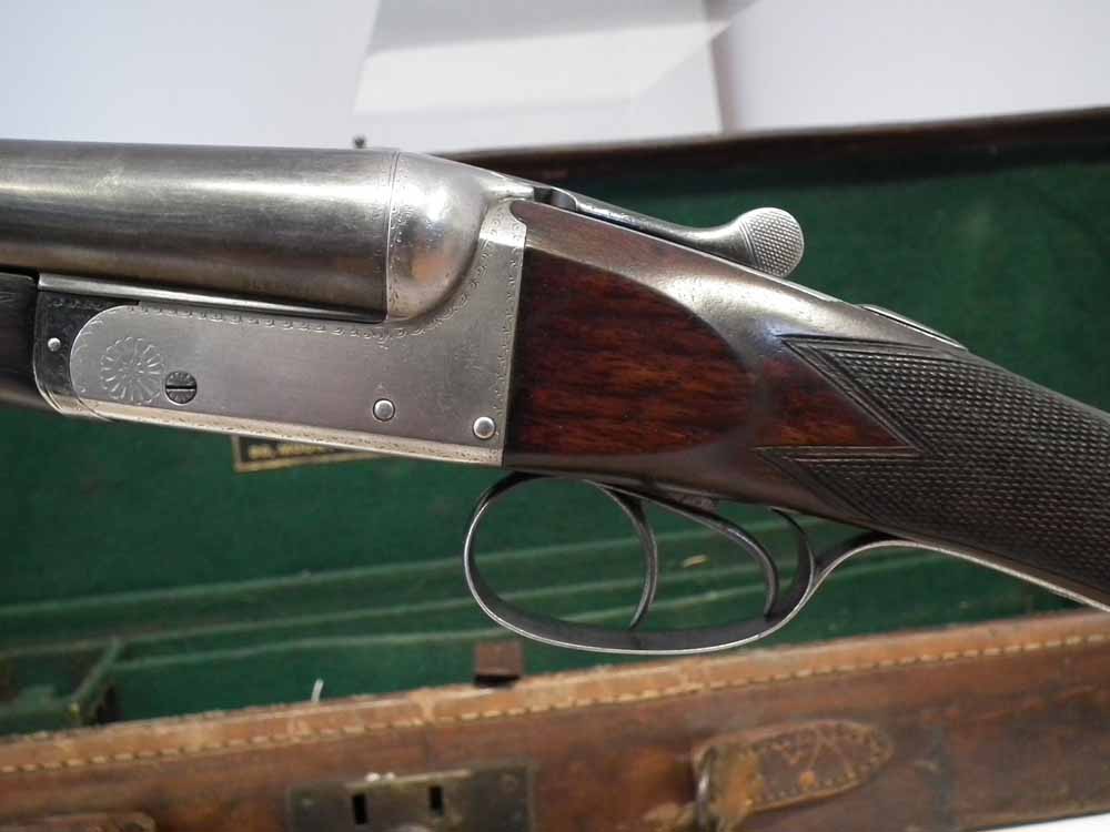 12 bore box lock ejector side by side shotgun, serial number 14181, with sleeved 28 inch barrels, - Image 3 of 12