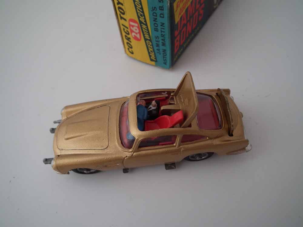 Corgi boxed James Bond's 007 Aston Martin D.B.5 model 261, with villain and sealed secret - Image 10 of 10