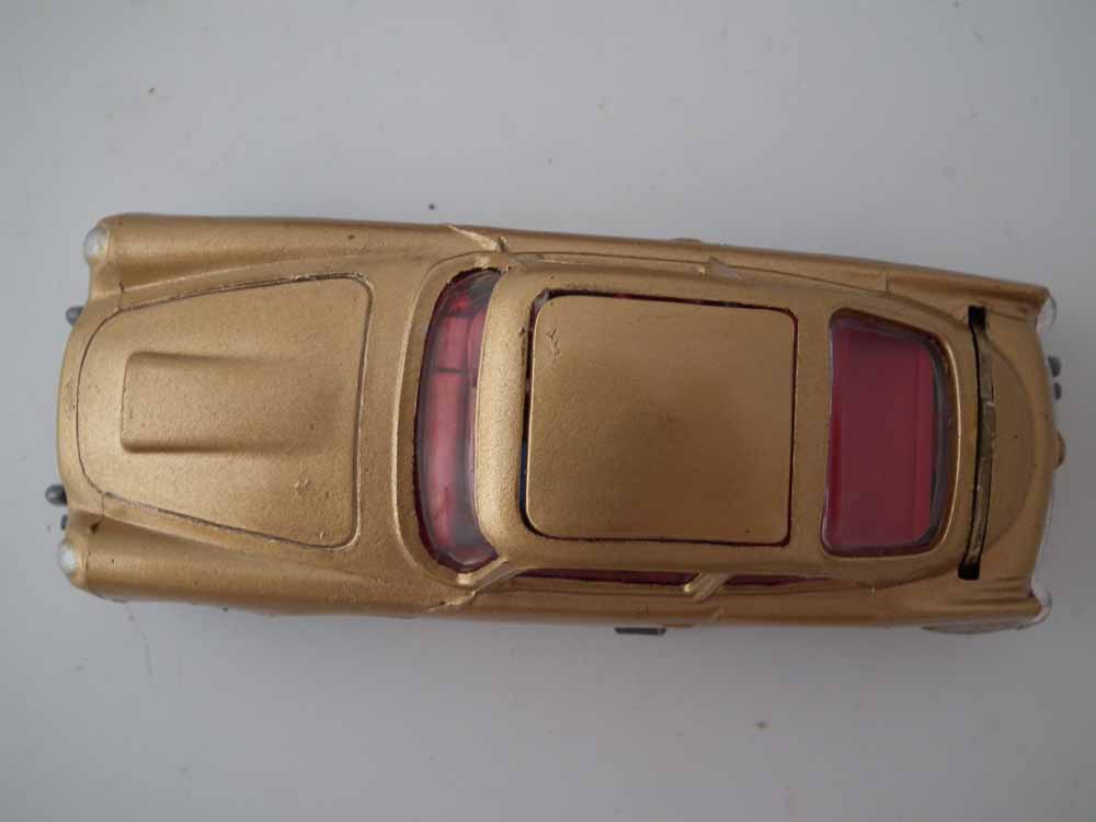 Corgi boxed James Bond's 007 Aston Martin D.B.5 model 261, with villain and sealed secret - Image 2 of 10