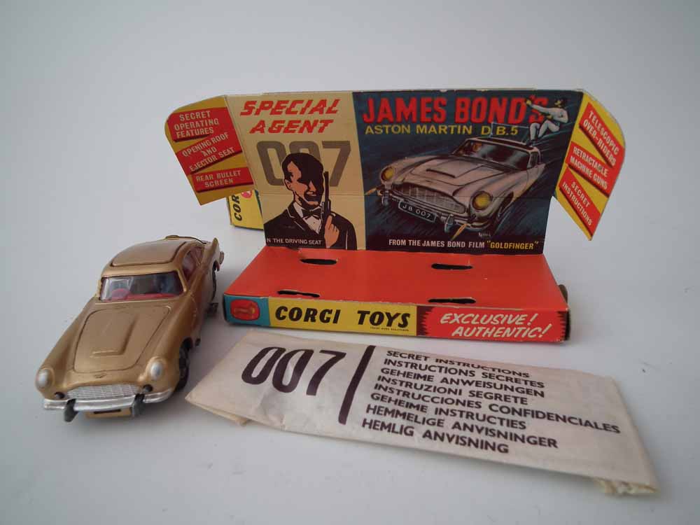 Corgi boxed James Bond's 007 Aston Martin D.B.5 model 261, with villain and sealed secret - Image 9 of 10
