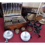 Part oak canteen 'Ashberry' cutlery, metal eezee grip, two brass cartwheel nuts, set of 'Libra'