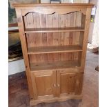 Pine bookcase with a cupboard base. Condition report: see terms and conditions