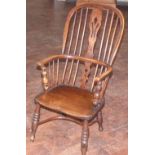 19th century elm Windsor chair with crinolin bow. Condition report: see terms and conditions