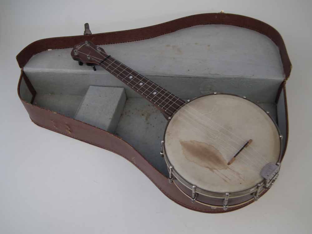 Gibson UB2 Banjolele or Ukulele Banjo with fourteen fret neck, 55cm overall length - Image 9 of 9