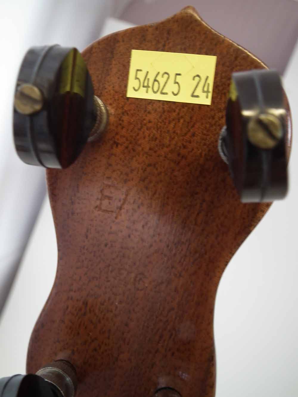 Dallas Model E George Formby Banjolele or Ukulele Banjo, with pearl inlayed headstock and - Image 9 of 11