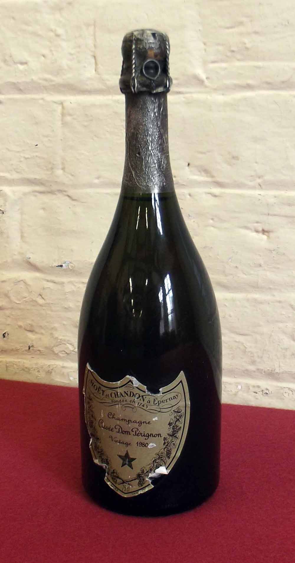 Bottle Moet et Chandon, Cuvee Dom Perigon. Condition report: see terms and conditions