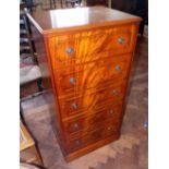 Shaw of London mahogany hi-fi unit in the form of a chest of drawers. Condition report: see terms