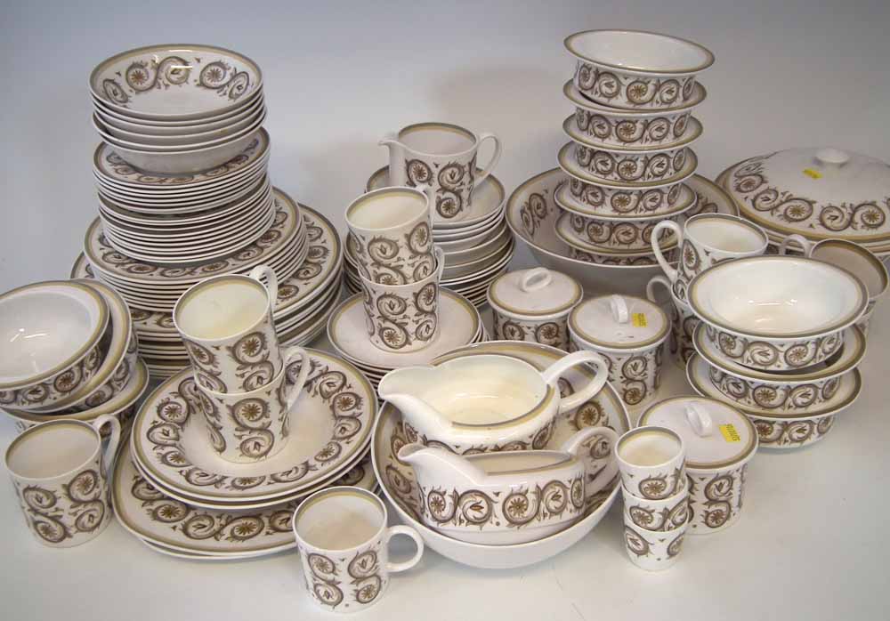 Susie Cooper / Wedgwood Venetia dinner service, to include 9 x coffee cans, 8 x saucers, 9 x large