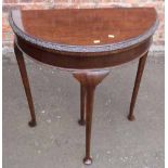 Reproduction mahogany fold-over card table. Condition report: see terms and conditions